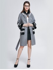 Fashion Wool Coat Decorated with Real Rabbit Fur